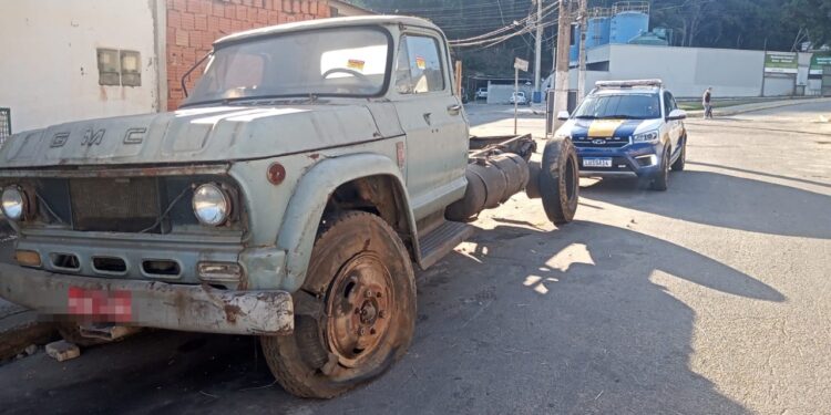 Carros abandonados Volta Redonda
