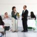 Neurocirurgião entrega autobiografia autografada a alunos da Rede Pública