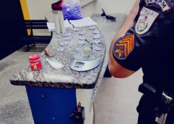 PM apreende pasta base de cocaína e material do tráfico em Barra Mansa