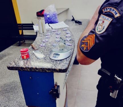 PM apreende pasta base de cocaína e material do tráfico em Barra Mansa