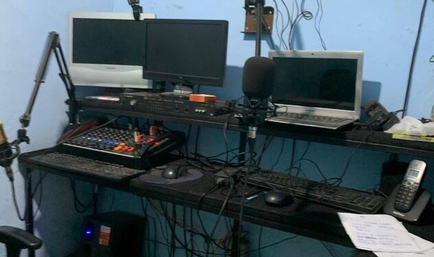 PF fecha rádio clandestina localizada nos fundos de igreja no Rio