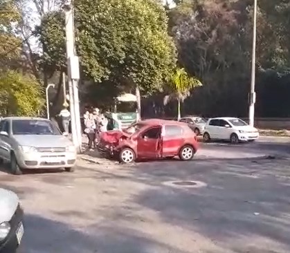 Acidente deixa três feridos no Conforto em Volta Redonda. Vídeo