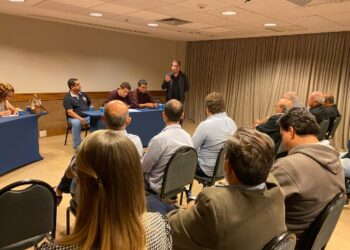 Pré-candidato a deputado federal, Leo da Joalheria Regina participa de reunião da FCDL, no Rio 