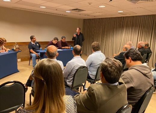 Pré-candidato a deputado federal, Leo da Joalheria Regina participa de reunião da FCDL, no Rio