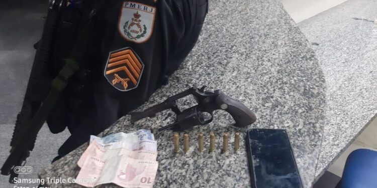 PM prende homem por porte de arma em Itatiaia