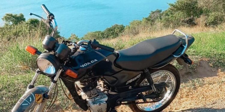 Homem tem moto furtada na Japuíba, em Angra