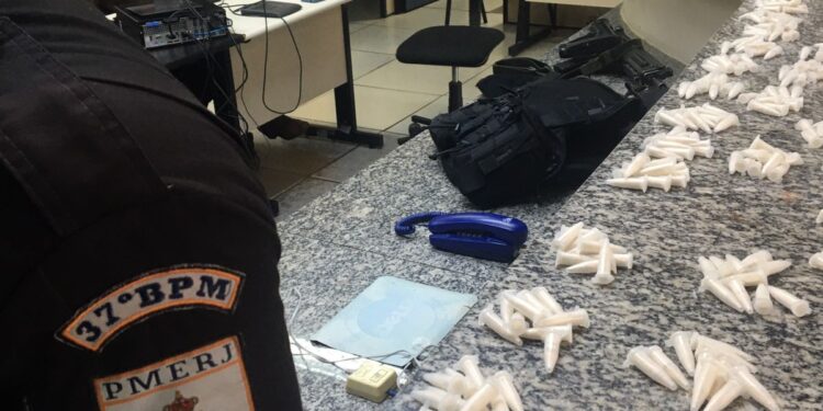 Polícia apreende 1.020 pinos de cocaína em Itatiaia