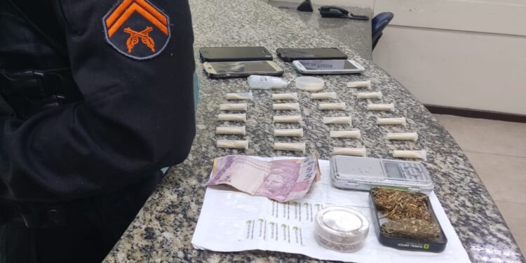 Homem é detido após furtar 48 peças de roupas íntimas em BM