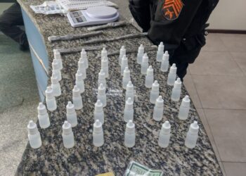 Homem é preso e menor apreendido por tráfico de drogas na Vila Delgado, em BM