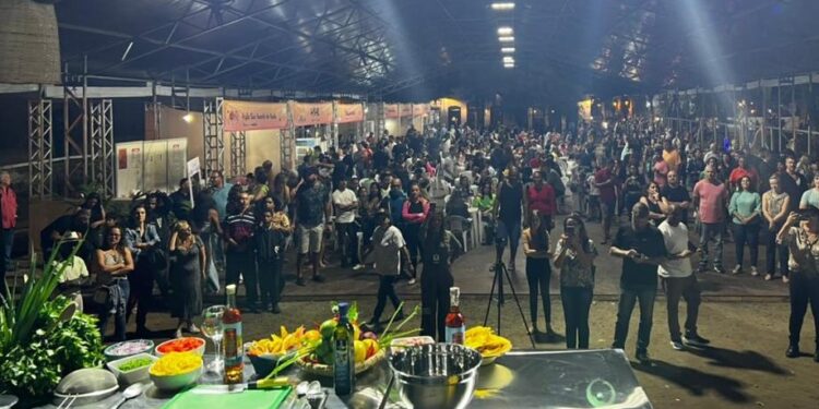 Festival da Cachaça, Cultura e Sabores segue até domingo em Paraty