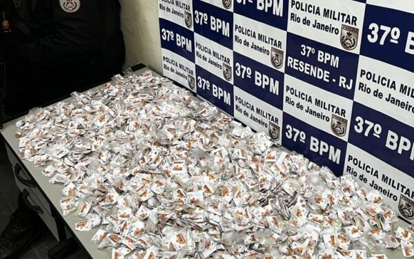 Polícia encontra 2.062 pedras de crack em Resende
