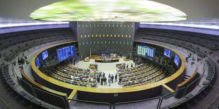 Câmara aprova mudança no modelo de análise de benefício do INSS