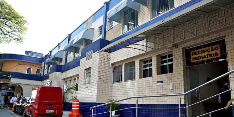 Homem sofre tentativa de homicídio em bar em Volta Redonda