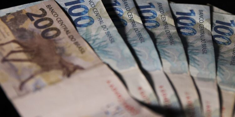 Beneficiários com NIS final 3 recebem hoje Auxílio Brasil