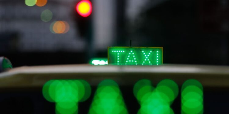 Prefeituras cadastraram 325 mil taxistas para receber o Bem-Taxista