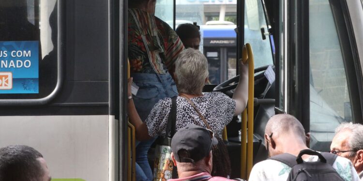 Ônibus urbano perdeu 10,8 milhões de passageiros por dia em 2021