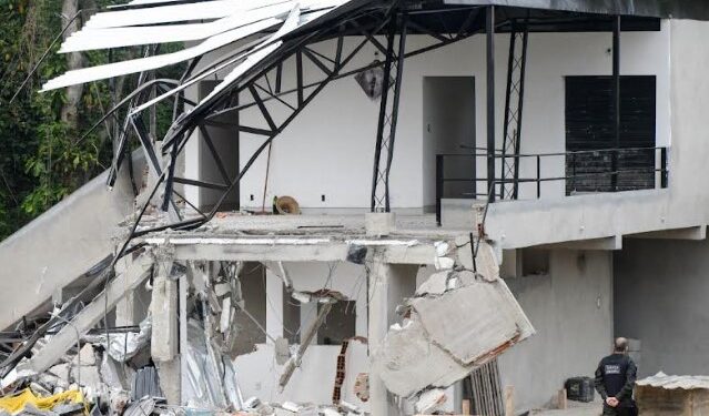 Construção irregular é demolida pela prefeitura de Barra Mansa