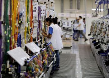 Atividade industrial avança em agosto e expectativas seguem otimistas
