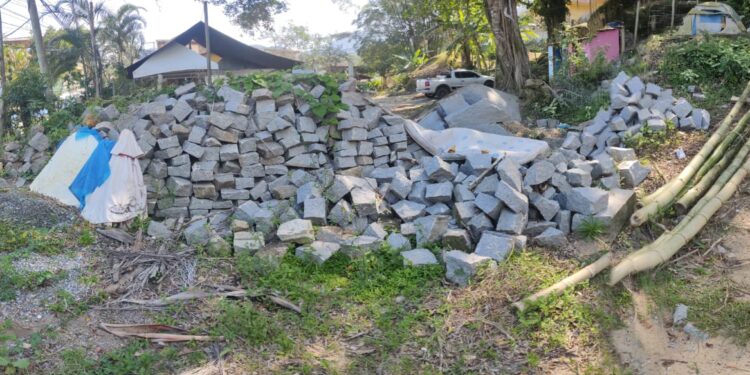Extração irregular de pedra é flagrada em Paraty