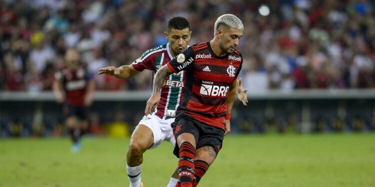 Em momentos opostos, Flamengo e Fluminense se enfrentam no Maracanã