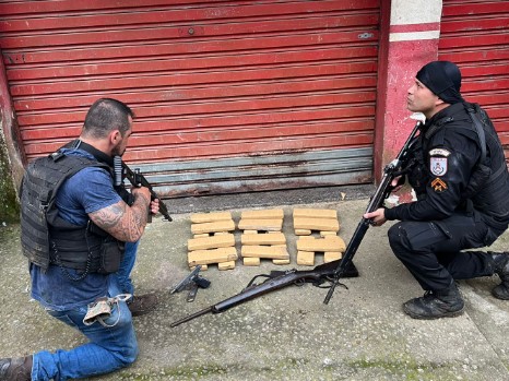 Operação da PM impede baile funk do CV, apreende fuzil e deixa um bandido morto em Angra
