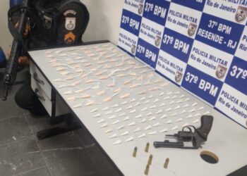 Traficante que estava foragido é preso com revólver e 140 pinos de cocaína no Surubi Velho