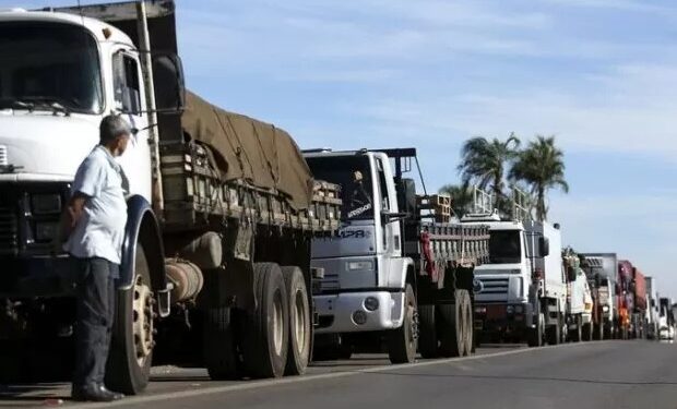 Governo paga benefício para mais de 140 mil caminhoneiros nesta terça