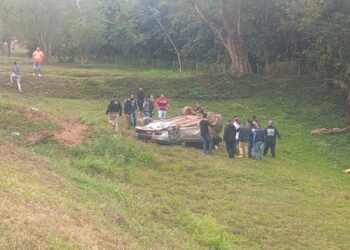 Idosa fica ferida após capotamento na Dutra em Floriano