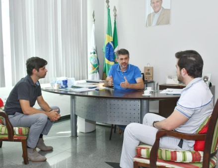 Serfiotis recebe novo diretor da fábrica Stellantis de Porto Real