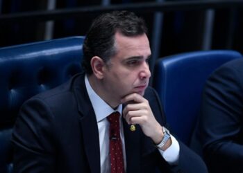 Senadores repudiam suspensão do piso salarial da enfermagem