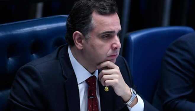 Senadores repudiam suspensão do piso salarial da enfermagem