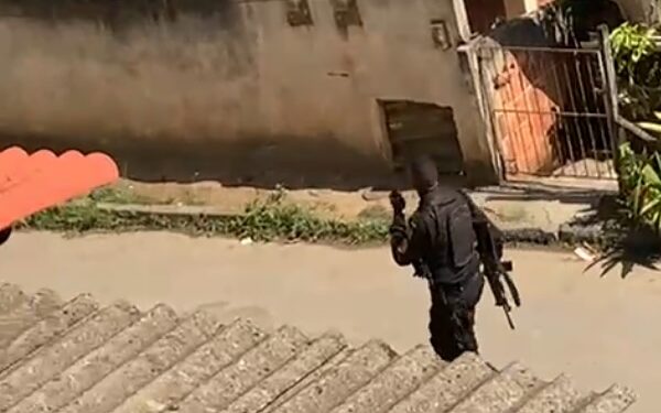 Vídeo: PM troca tiros com bandidos em Volta Redonda