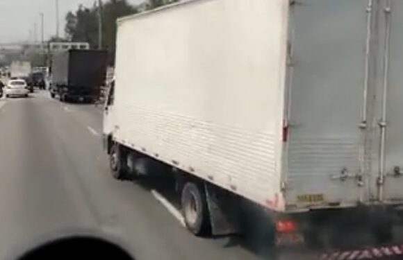 Vídeo: motorista flagra caminhoneiro sendo feito de refém