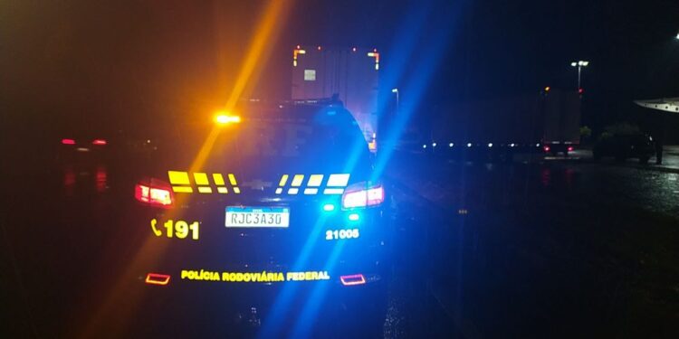 Caminhoneiro embriagado é preso em flagrante na Dutra, em Porto Real