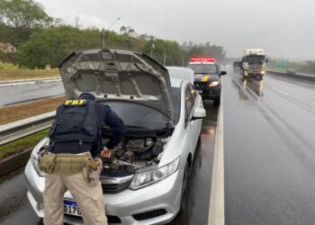 Homem é preso com veículo roubado na Dutra, em Resende