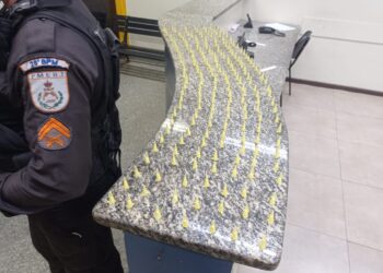 PM apreende grande quantidade de pinos de cocaína em Barra Mansa