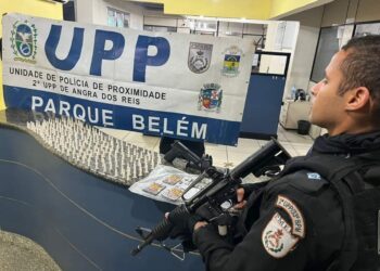 Após troca de tiros, PM prende jovem por tráfico de drogas em Angra