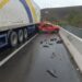 Homem fica ferido em colisão entre carro e carreta na Lúcio Meira, em Barra do Piraí