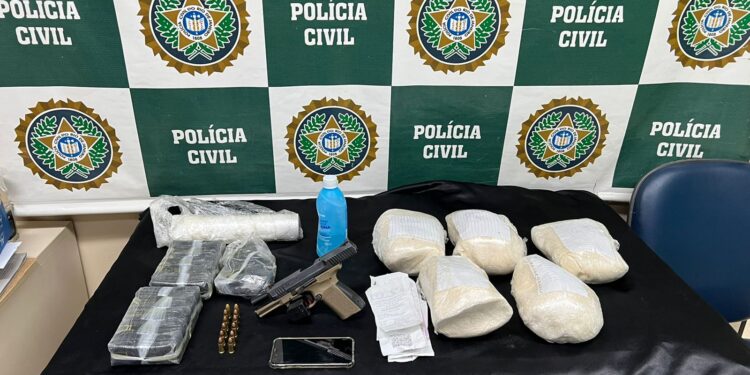 Traficante é preso com 10kg de pasta base de cocaína e veículo clonado em Resende