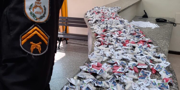 Homem é preso com 480 pinos de cocaína em Barra Mansa
