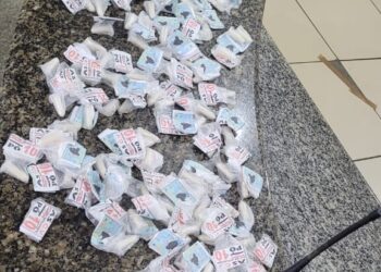 Homem é preso com 158 pinos de cocaína em Angra