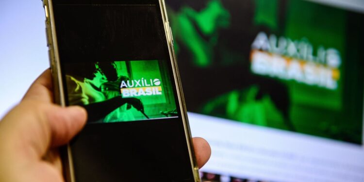 Caixa começa a pagar hoje parcela de setembro do Auxílio Brasil