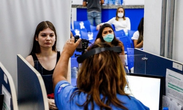 Detran.RJ realiza mutirão para emitir identidade a estudantes que farão Enem e vestibulares