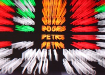 Bolsa sobe 2,2% no último pregão antes do primeiro turno