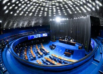 Senado aprova realocação de verba para piso da enfermagem