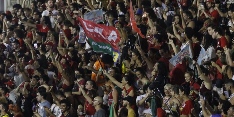 Eleitores de Lula comemoram nas ruas de todo o país