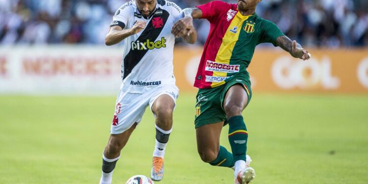 Vasco enfrenta Sampaio Corrêa em busca do acesso à Série A