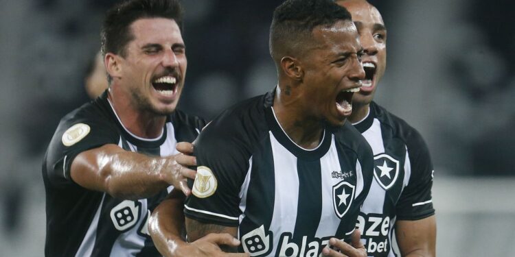 Botafogo aumenta chances de vaga na Libertadores ao vencer o Bragantino