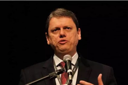 União Brasil oficializa apoio a Tarcísio de Freitas em São Paulo
