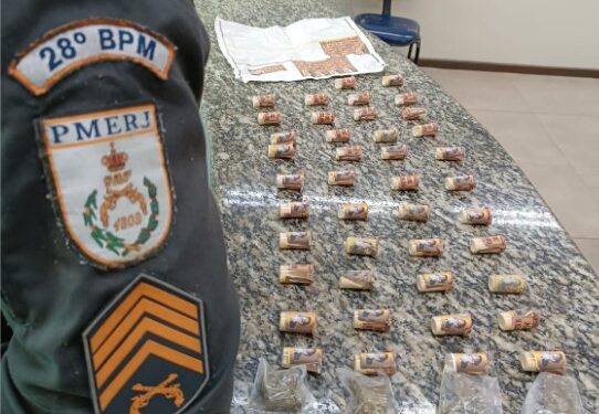 Traficantes fogem da PM e abandonam carga de drogas no Santa Inês